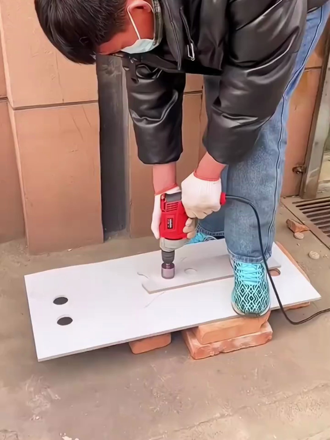 瓷砖墙壁打孔技巧视频(瓷砖墙壁打孔技巧视频讲解) 瓷砖墙壁打孔技巧视频(瓷砖墙壁打孔技巧视频讲解)